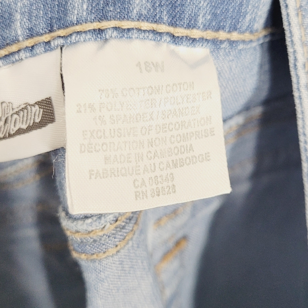 Midtown Vintage Light Blue Jeans Embroidered Pocket Details Cotton Blend Shorts - Picture 5 of 12